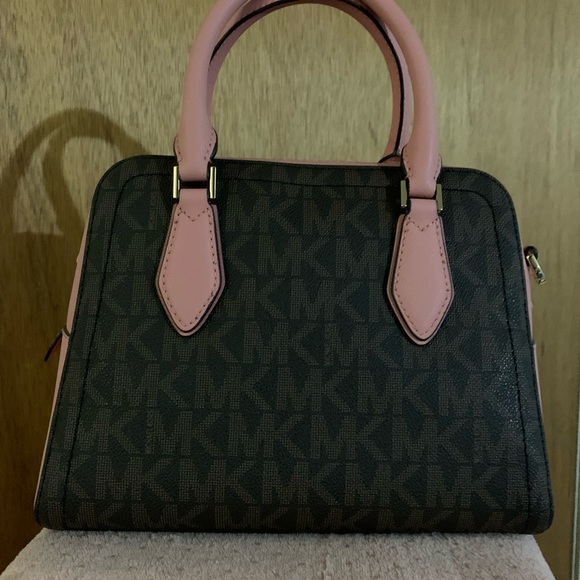 Michael Kors logo purse - Picture 6 of 13